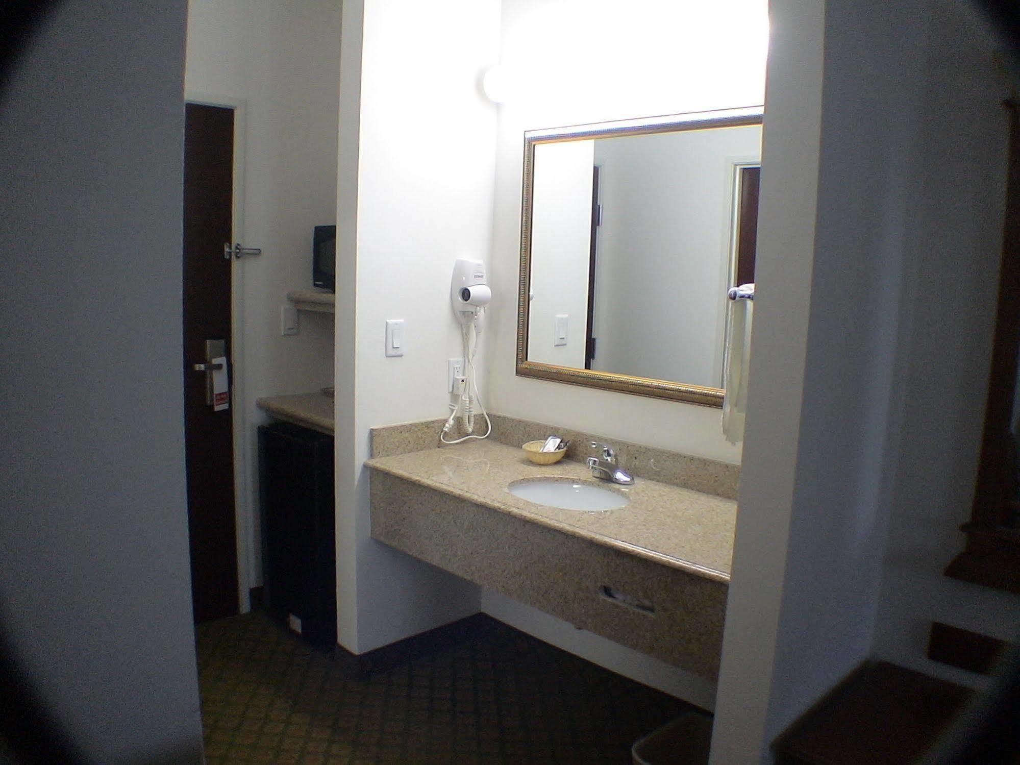 Budget Host Inn&Suites Cameron Buitenkant foto